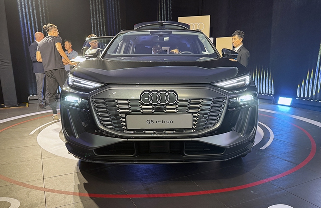 SUV thuần điện Audi Q6 e-tron giá từ 3,199 tỉ đồng tại Việt Nam SUV thuần điện Audi Q6 e-tron giá từ 3,199 tỉ đồng tại Việt Nam