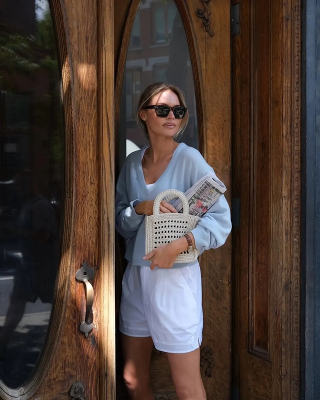 Quần shorts rộng, kiểu quần slouchy chic thoải mái của mùa hè 2025- Ảnh 5. Quần shorts rộng, kiểu quần slouchy chic thoải mái của mùa hè 2025- Ảnh 5.