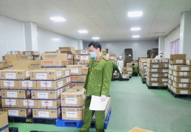 Siết quy định để ‘trị’ sữa giả, thực phẩm chức năng giả Siết quy định để ‘trị’ sữa giả, thực phẩm chức năng giả