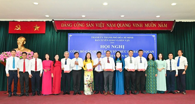 Thành ủy TP.HCM kiện toàn nhân sự cấp phòng cơ quan tham mưu- Ảnh 2. Thành ủy TP.HCM kiện toàn nhân sự cấp phòng cơ quan tham mưu- Ảnh 2.