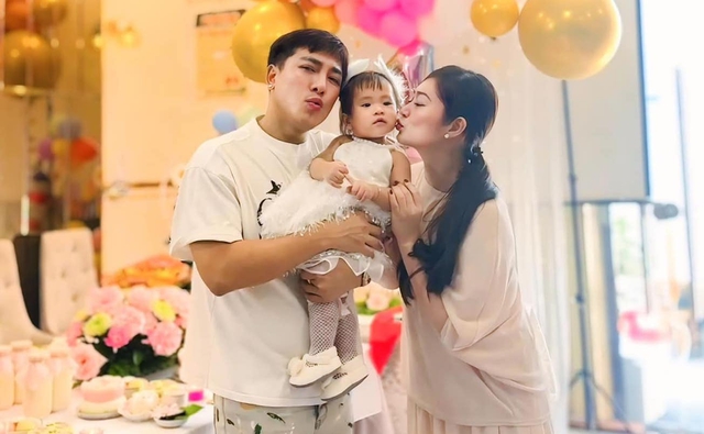 Showbiz 4.7: Thanh Trúc đăng ảnh bên Châu Khải Phong; Hồ Ngọc Hà gây xúc động Showbiz 4.7: Thanh Trúc đăng ảnh bên Châu Khải Phong; Hồ Ngọc Hà gây xúc động