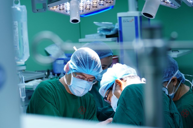 Một lần gây mê – 2 can thiệp lớn: Thoát vị thành bụng và sỏi tắc mật Một lần gây mê – 2 can thiệp lớn: Thoát vị thành bụng và sỏi tắc mật