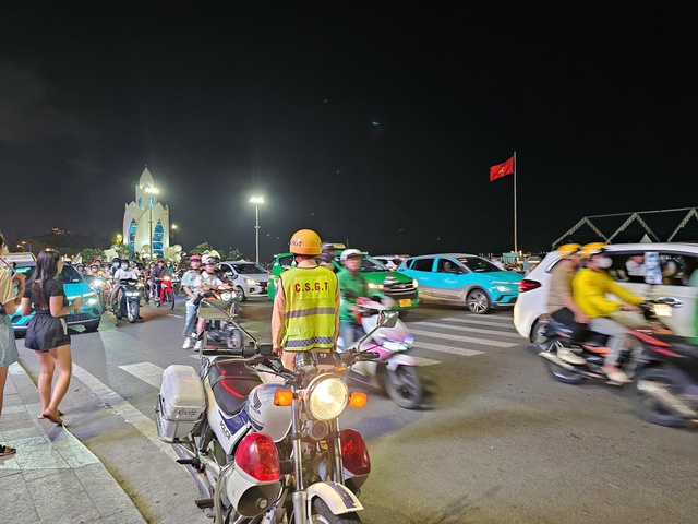 Người đăng clip ‘sợ’ Nha Trang bị phạt 5 triệu: Bài học trách nhiệm mạng xã hội- Ảnh 2. Người đăng clip ‘sợ’ Nha Trang bị phạt 5 triệu: Bài học trách nhiệm mạng xã hội- Ảnh 2.