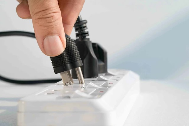 Có nên rút phích cắm các thiết bị điện tử ngày giông bão Có nên rút phích cắm các thiết bị điện tử ngày giông bão
