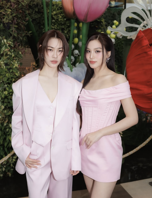 Trang phục màu hồng rực rỡ cho nàng thêm tự tin xuống phố Trang phục màu hồng rực rỡ cho nàng thêm tự tin xuống phố