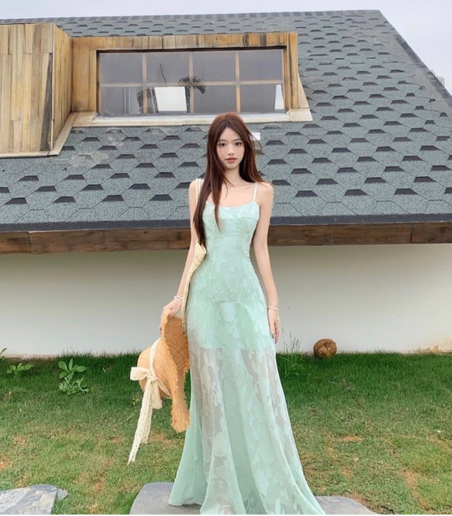 Biến mình thành nàng thơ với váy maxi đi biển - Ảnh 2.