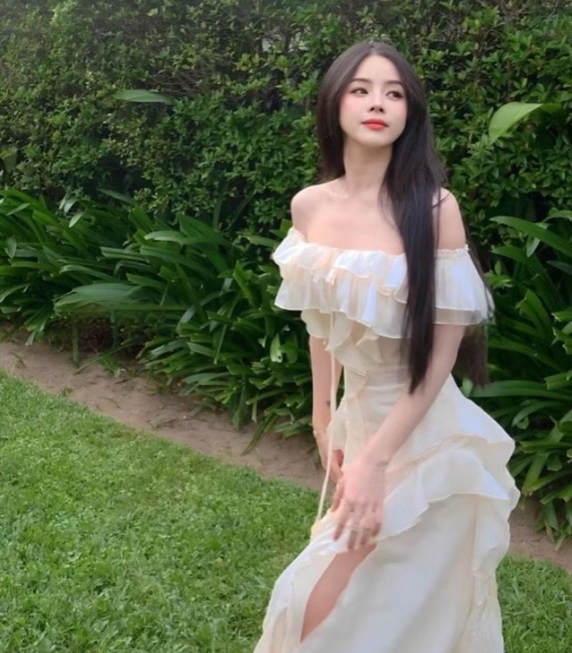 Biến mình thành nàng thơ với váy maxi đi biển - Ảnh 3.
