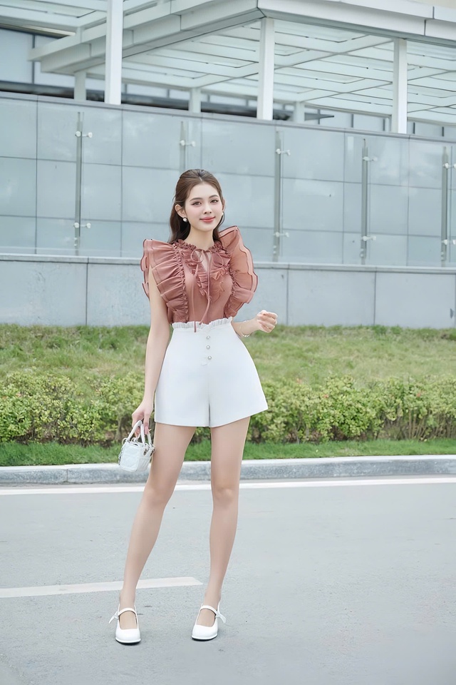Thanh lịch nơi công sở với áo tay bèo sát nách- Ảnh 6. Thanh lịch nơi công sở với áo tay bèo sát nách- Ảnh 6.