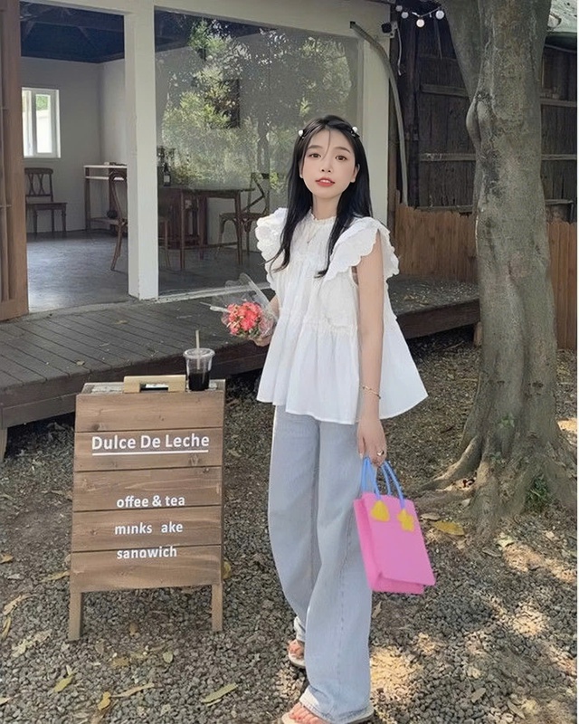 Thanh lịch nơi công sở với áo tay bèo sát nách- Ảnh 7. Thanh lịch nơi công sở với áo tay bèo sát nách- Ảnh 7.