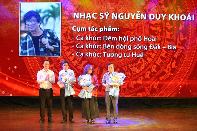 Nhạc sĩ ‘lão làng’ của miền Trung Nguyễn Duy Khoái qua đời vì trọng bệnh Nhạc sĩ ‘lão làng’ của miền Trung Nguyễn Duy Khoái qua đời vì trọng bệnh