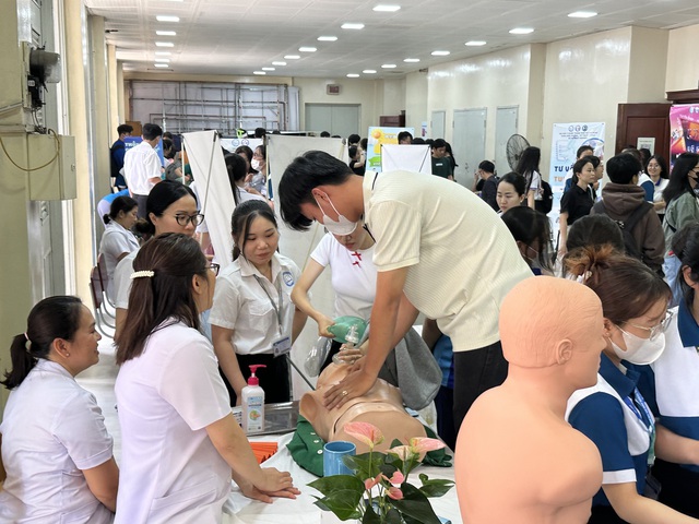 Chưa tới một tuần, Trường ĐH Y dược TP.HCM nhận gần 700 chứng chỉ IELTS xét tuyển- Ảnh 1. Chưa tới một tuần, Trường ĐH Y dược TP.HCM nhận gần 700 chứng chỉ IELTS xét tuyển- Ảnh 1.