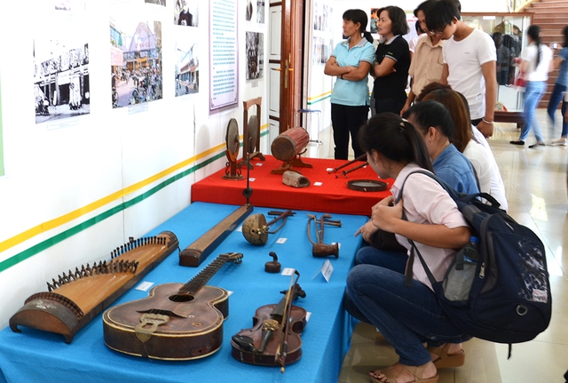 Cao Văn Lầu và 'Dạ cổ hoài lang'- Ảnh 2. Cao Văn Lầu và 'Dạ cổ hoài lang'- Ảnh 2.