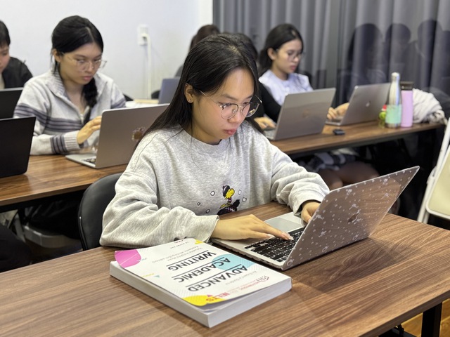 IELTS 'tăng nhiệt' sau kỳ thi tốt nghiệp THPT - Ảnh 2.