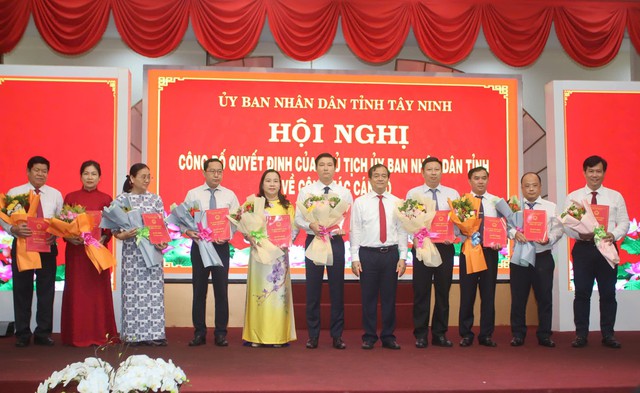 Tây Ninh: Phân công nhiệm vụ Chủ tịch và các phó chủ tịch UBND tỉnh- Ảnh 2. Tây Ninh: Phân công nhiệm vụ Chủ tịch và các phó chủ tịch UBND tỉnh- Ảnh 2.