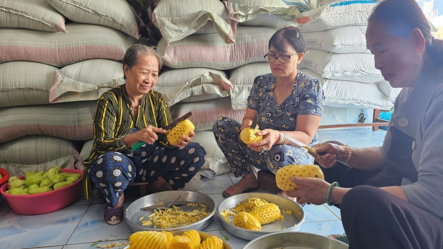 Bếp ăn từ thiện của nguyên phó công an xã - Ảnh 3.