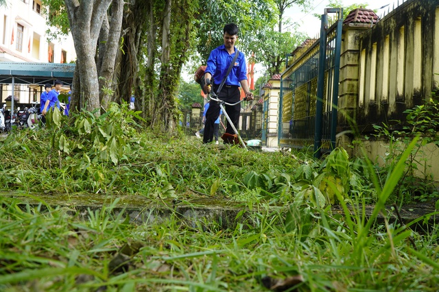 "Lao công, thợ cắt cỏ áo xanh' trong …những ngày đầu sáp nhập tỉnh - Ảnh 3.