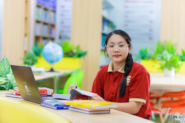 Hà Tiểu Linh và hành trình chinh phục 10 trường đại học danh tiếng Hoa Kỳ Hà Tiểu Linh và hành trình chinh phục 10 trường đại học danh tiếng Hoa Kỳ