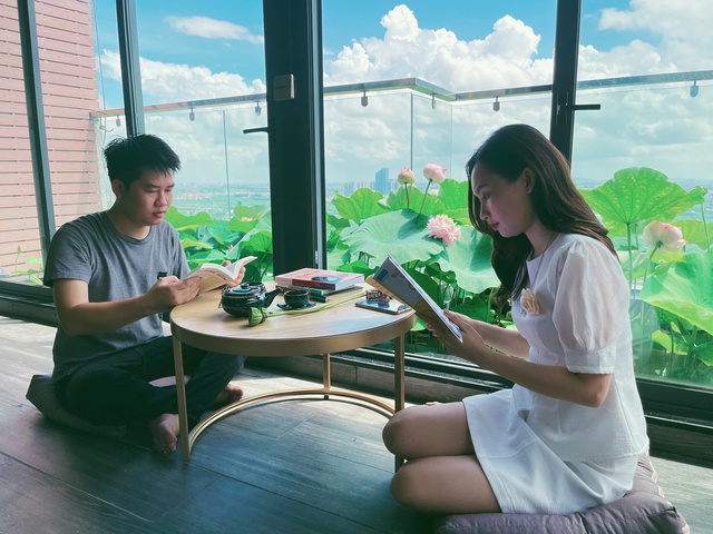 Chi tiền tỉ để trồng rau, nuôi cá trên sân thượng ở tầng 30 - Ảnh 2.