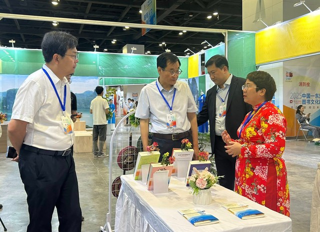 Giao lưu văn hóa, xuất bản ở Tuần lễ văn hóa ASEAN tại Trung Quốc Giao lưu văn hóa, xuất bản ở Tuần lễ văn hóa ASEAN tại Trung Quốc