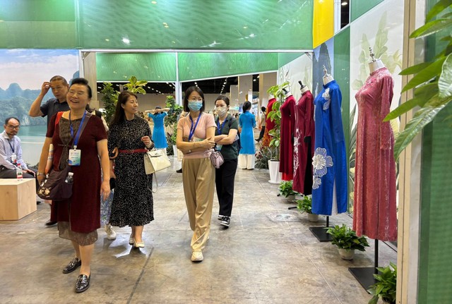 Giao lưu văn hóa, xuất bản ở Tuần lễ văn hóa ASEAN tại Trung Quốc- Ảnh 2. Giao lưu văn hóa, xuất bản ở Tuần lễ văn hóa ASEAN tại Trung Quốc- Ảnh 2.