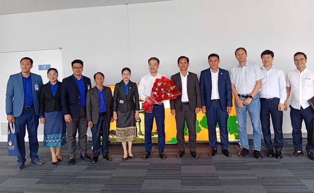 Anh Nguyễn Tường Lâm tham dự Gặp gỡ hữu nghị thanh thiếu nhi Việt Nam - Lào- Ảnh 1. Anh Nguyễn Tường Lâm tham dự Gặp gỡ hữu nghị thanh thiếu nhi Việt Nam - Lào- Ảnh 1.
