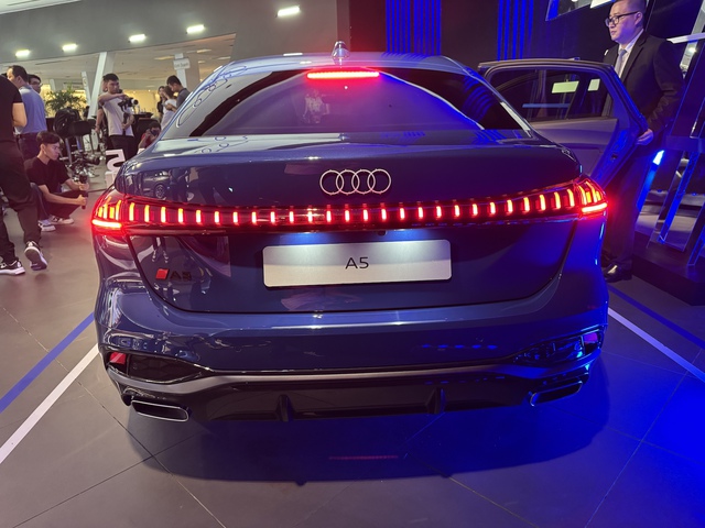 Sedan hạng sang Audi A5 'thế chân' A4 tại Việt Nam, giá 2,199 tỉ đồng - Ảnh 3. Sedan hạng sang Audi A5 'thế chân' A4 tại Việt Nam, giá 2,199 tỉ đồng - Ảnh 3.