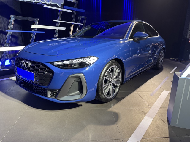 Sedan hạng sang Audi A5 ‘thế chân’ A4 tại Việt Nam, giá 2,199 tỉ đồng Sedan hạng sang Audi A5 ‘thế chân’ A4 tại Việt Nam, giá 2,199 tỉ đồng