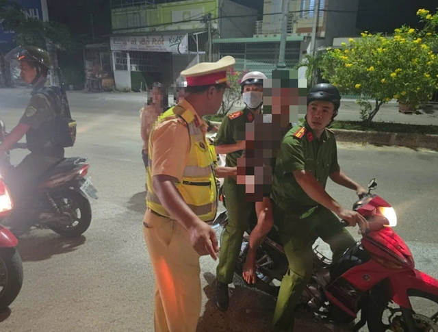 Công an Lâm Đồng bắt 3 đối tượng hành hung thiếu niên ở TPHCM gây bức xúc - Ảnh 1. Công an Lâm Đồng bắt 3 đối tượng hành hung thiếu niên ở TPHCM gây bức xúc - Ảnh 1.