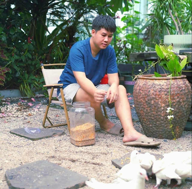 Chi tiền tỉ để trồng rau, nuôi cá trên sân thượng ở tầng 30 - Ảnh 11.
