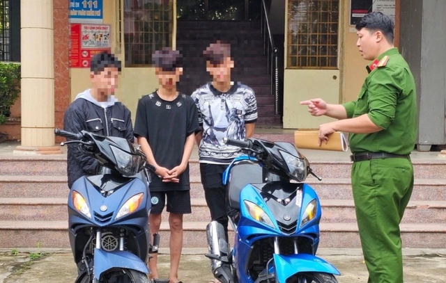 Trộm xe máy, 3 nghi phạm nhỏ tuổi khai ‘học trên mạng’ Trộm xe máy, 3 nghi phạm nhỏ tuổi khai ‘học trên mạng’