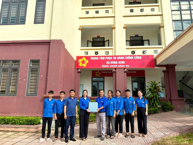 Giúp người dân vùng sâu, vùng xa làm quen với chính quyền số - Ảnh 7.
