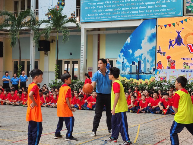 Học sinh tiểu học TP.HCM trong một ngày hội thể thao Học sinh tiểu học TP.HCM trong một ngày hội thể thao