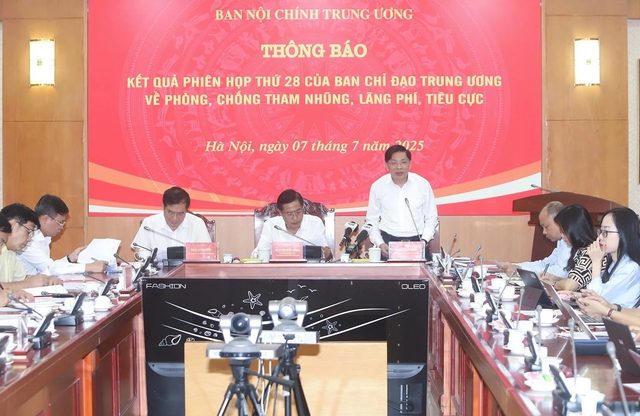 6 tháng đầu năm, kỷ luật 11 cán bộ thuộc diện T.Ư quản lý- Ảnh 2. 6 tháng đầu năm, kỷ luật 11 cán bộ thuộc diện T.Ư quản lý- Ảnh 2.