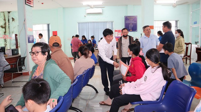 Sức trẻ tình nguyện tại Đồng Nai phục vụ nhân dân Với tinh thần Đoàn Kết - Ảnh 2. Sức trẻ tình nguyện tại Đồng Nai phục vụ nhân dân Với tinh thần Đoàn Kết - Ảnh 2.