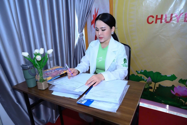 Lập nghiệp tại TP . HCM từ cô bé bán bánh đến nữ doanh nhân thành công - Ảnh 3. Lập nghiệp tại TP . HCM từ cô bé bán bánh đến nữ doanh nhân thành công - Ảnh 3.