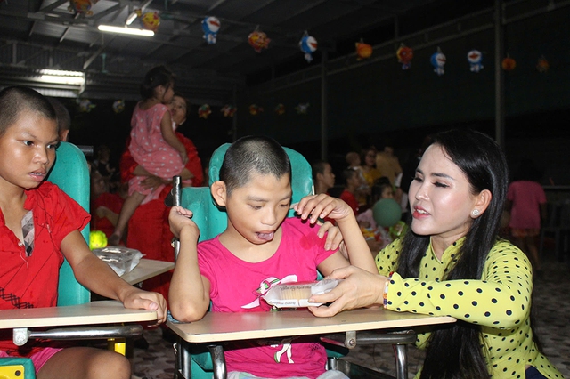 Lập nghiệp tại TP . HCM từ cô bé bán bánh đến nữ doanh nhân thành công - Ảnh 2. Lập nghiệp tại TP . HCM từ cô bé bán bánh đến nữ doanh nhân thành công - Ảnh 2.