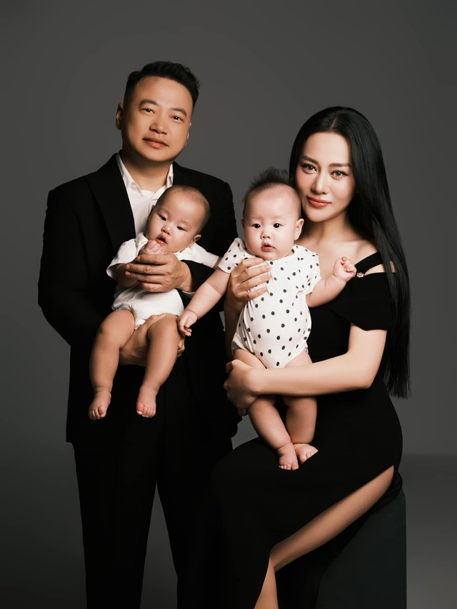 

Nữ diễn viên Quỳnh búp bê thoải mái chia sẻ hình ảnh gia đình trên trang cá nhân  