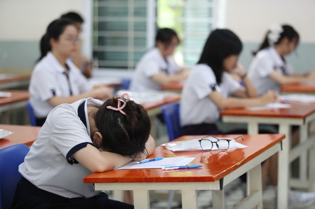 Thí sinh hồi hộp chờ kết quả thi tốt nghiệp THPT Thí sinh hồi hộp chờ kết quả thi tốt nghiệp THPT