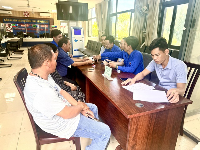 ‘Các đoàn viên hỗ trợ nên tôi đã hoàn tất hồ sơ nhanh chóng’ ‘Các đoàn viên hỗ trợ nên tôi đã hoàn tất hồ sơ nhanh chóng’