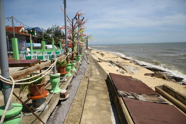 Khẩn trương cứu kè biển- Ảnh 2. Khẩn trương cứu kè biển- Ảnh 2.