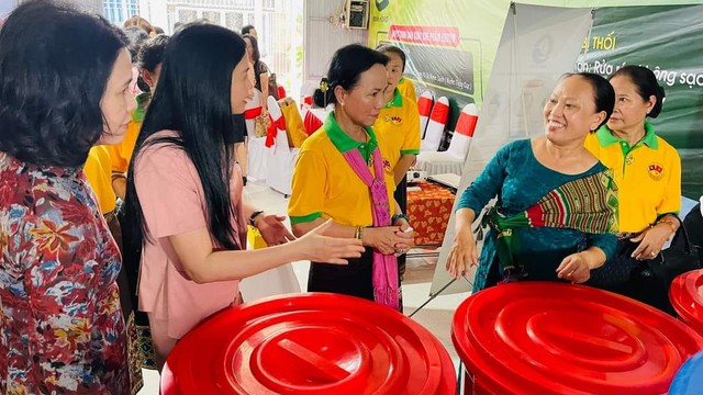 Chị Hồng &lsquo;y&ecirc;u r&aacute;c&rsquo;- Ảnh 1.