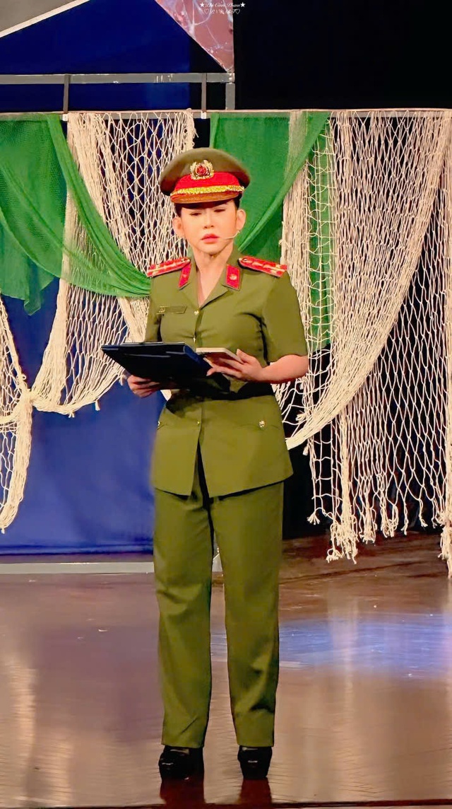 Hạnh phúc mỉm cười với NSƯT Minh Nhí và Bình Tinh trong vở diễn đặc biệt Hạnh phúc mỉm cười với NSƯT Minh Nhí và Bình Tinh trong vở diễn đặc biệt