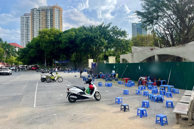 H&agrave;ng qu&aacute;n 'xẻ thịt' vỉa h&egrave; H&agrave; Nội suốt ng&agrave;y đ&ecirc;m- Ảnh 9.