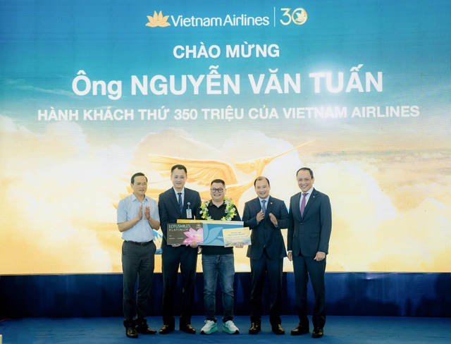 Khoảnh khắc Vietnam Airlines đón hành khách thứ 350 triệu- Ảnh 4.
