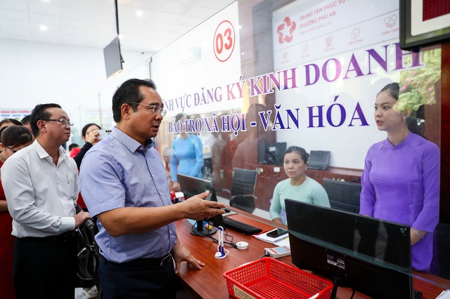 TP.HCM: Chủ tịch Nguyễn Văn Được kiểm tra hoạt động tại phường Phú An TP.HCM: Chủ tịch Nguyễn Văn Được kiểm tra hoạt động tại phường Phú An