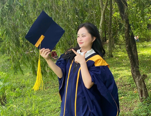Cô gái trẻ bế con lên nhận bằng tốt nghiệp và hành trình cảm động phía sau- Ảnh 3. Cô gái trẻ bế con lên nhận bằng tốt nghiệp và hành trình cảm động phía sau- Ảnh 3.