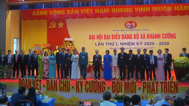 Địa phương đầu tiên ở Quảng Ngãi tổ chức Đại hội Đảng cấp cơ sở Địa phương đầu tiên ở Quảng Ngãi tổ chức Đại hội Đảng cấp cơ sở