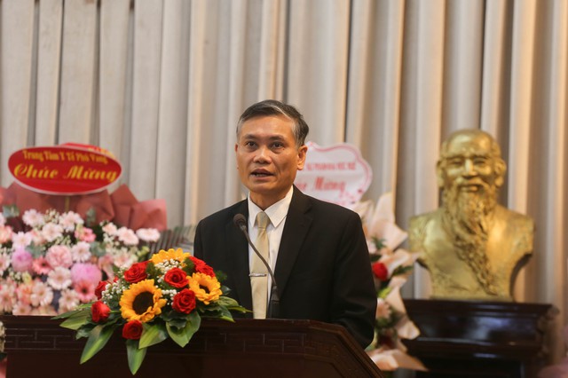 Lãnh đạo Trường ĐH Y dược Huế nhắn gửi tân cử nhân việc tinh gọn bộ máy Lãnh đạo Trường ĐH Y dược Huế nhắn gửi tân cử nhân việc tinh gọn bộ máy