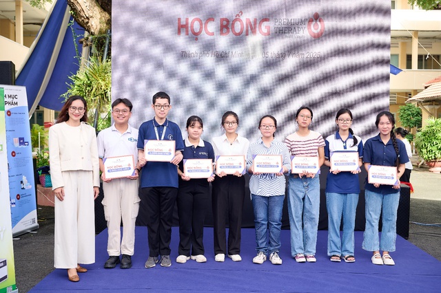 Premium Therapy trao học bổng Ươm mầm tài năng Sinh học Premium Therapy trao học bổng Ươm mầm tài năng Sinh học