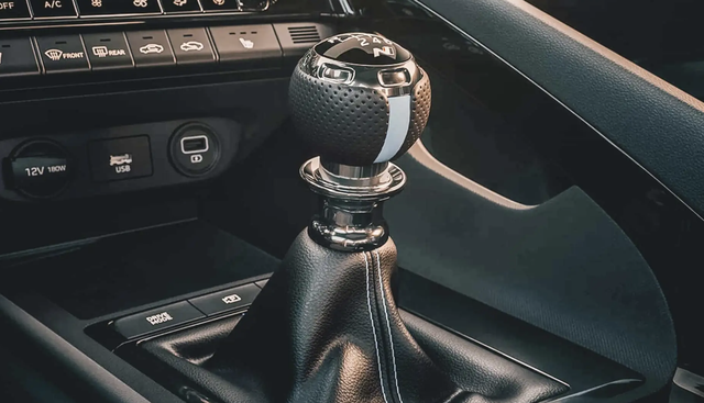 Hyundai cho rằng: 'Không còn ai muốn mua ô tô số sàn nữa' - Ảnh 3.